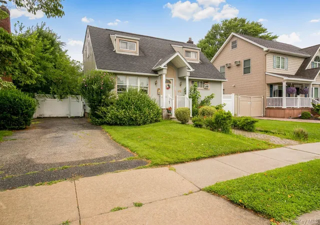 Photo 1 of Sale Pending at 68 Cliff Dr, Oyster Bay, NY 11801 | MLS# 1031181 | Listing updated on 2026-09-03