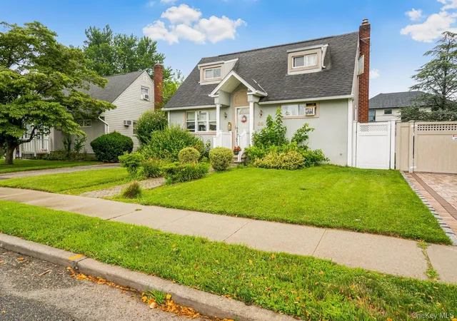 Photo 2 of Sale Pending at 68 Cliff Dr, Oyster Bay, NY 11801 | MLS# 1031181 | Listing updated on 2026-09-03