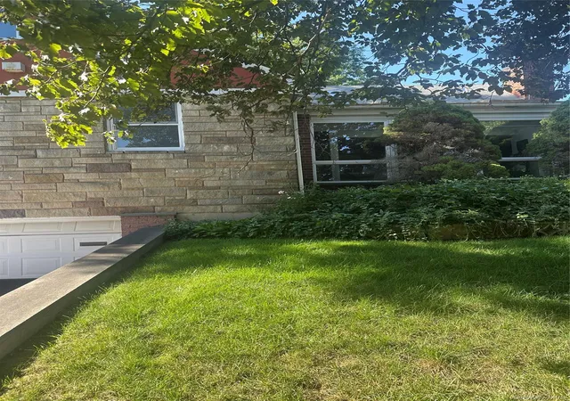 Photo 3 of Single family home for sale at 193 25 Keno Ave, New York, NY 11423 | MLS# 1031190 | Listing updated on 2026-07-28