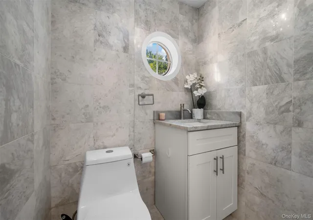 Photo 3 of Sale Pending at 6 Brookbridge Rd, North Hempstead, NY 11021 | MLS# 1031199 | Listing updated on 2026-09-03