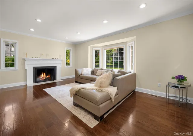 Photo 4 of Sale Pending at 6 Brookbridge Rd, North Hempstead, NY 11021 | MLS# 1031199 | Listing updated on 2026-09-03