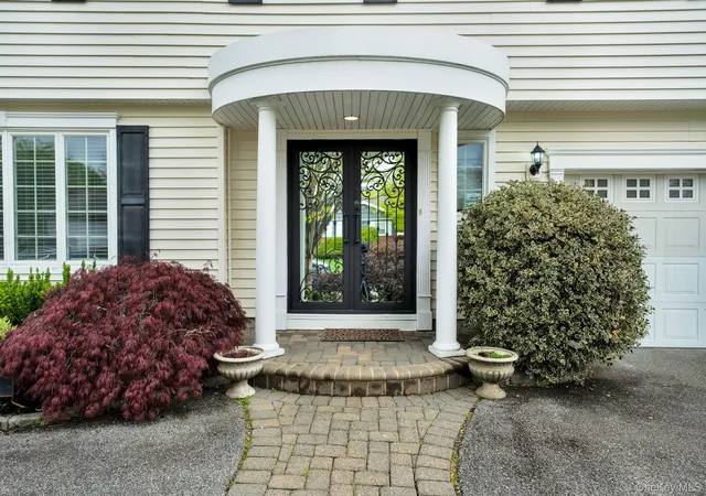 Photo 3 of Sale Pending at 20 Sagamore Way S, Oyster Bay, NY 11753 | MLS# 1031203 | Listing updated on 2026-09-04