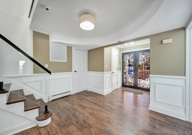 Photo 4 of Sale Pending at 20 Sagamore Way S, Oyster Bay, NY 11753 | MLS# 1031203 | Listing updated on 2026-09-04