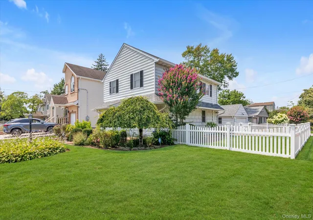 Photo 2 of Single family home for sale at 810 Ibsen St, Hempstead, NY 11598 | MLS# 1031204 | Listing updated on 2026-08-18