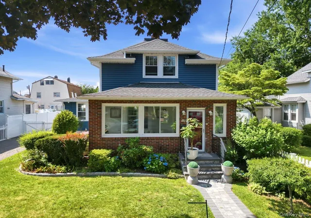 Photo 2 of Sale Pending at 123 Briggs Ave, Yonkers, NY 10701 | MLS# 1031211 | Listing updated on 2026-08-30