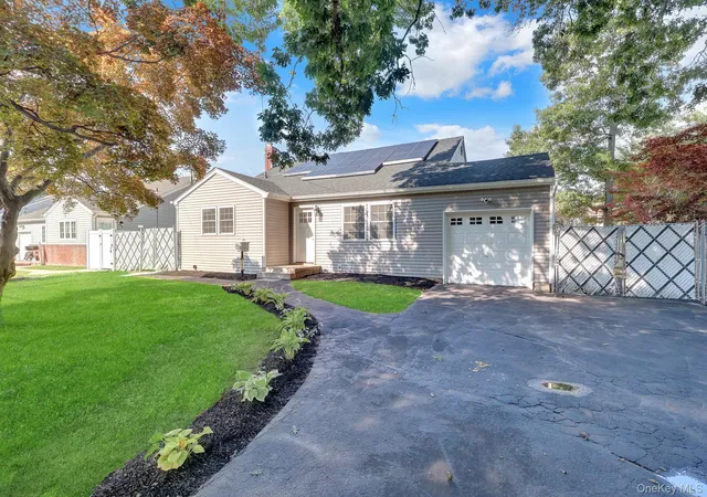 Photo 2 of Single family home for sale at 128 W 17th Street, Babylon, NY 11729 | MLS# 1031232 | Listing updated on 2026-09-13