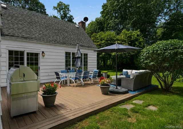 Photo 3 of Single family home for sale at 1 Stonegate Ln, Oyster Bay, NY 11545 | MLS# 1031287 | Listing updated on 2026-08-11