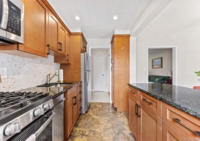 Photo 3 of Condo for sale at 20 Manchester Rd #2L, Eastchester, NY 10709 | MLS# 1031288 | Listing updated on 2026-10-02