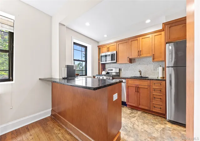 Listing Photo 4 - Condo for sale in building located at 20 Manchester Rd, Eastchester, NY 10709 - Unit #2L