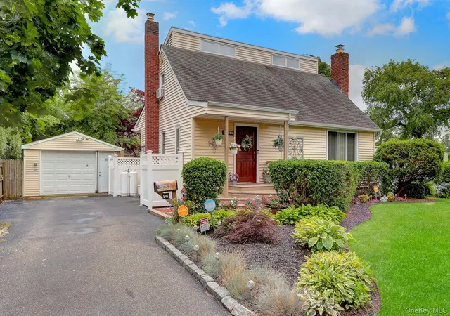 Photo 2 of Sale Pending at 96 Chenango Dr, Islip, NY 11706 | MLS# 1031292 | Listing updated on 2026-09-24