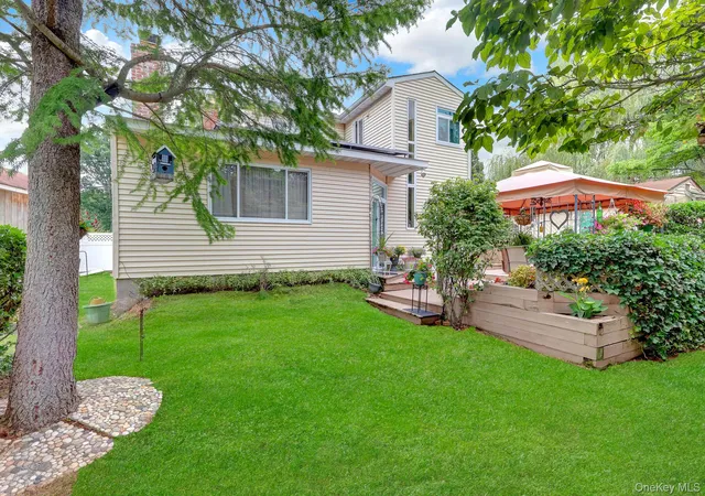 Photo 4 of Sale Pending at 96 Chenango Dr, Islip, NY 11706 | MLS# 1031292 | Listing updated on 2026-09-24