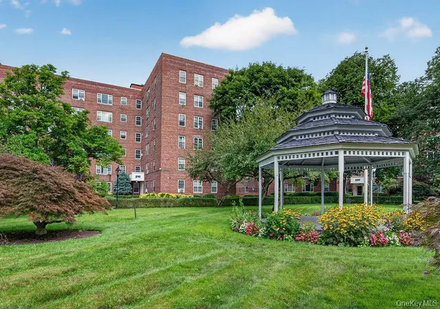 2nd image of 210 Pelham Rd #2F, New Rochelle, NY 10805 | MLS# 1031312