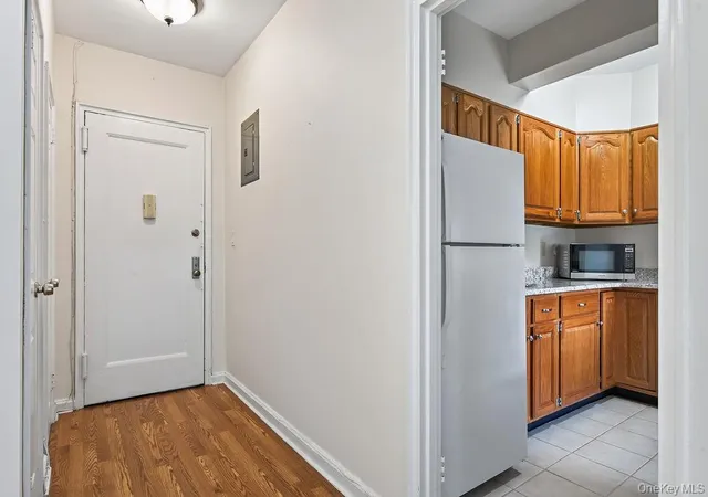 3rd image of 210 Pelham Rd #2F, New Rochelle, NY 10805 | MLS# 1031312