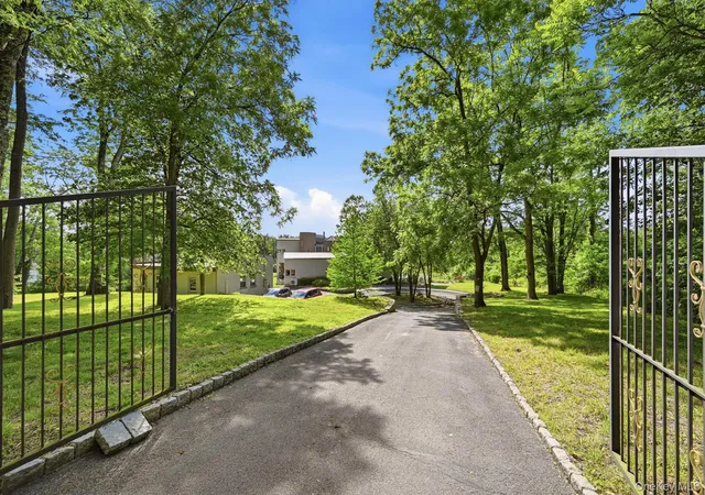 2nd image of 151 Bellvale Lakes Rd, Warwick (town), NY 10990 | MLS# 1031337