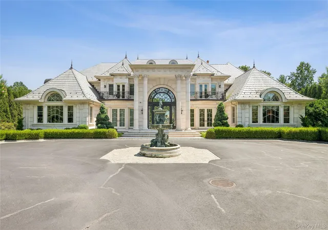 Photo 3 of Single family home for sale at 7 Covey Ct, Oyster Bay, NY 11545 | MLS# 1031340 | Listing updated on 2026-08-25