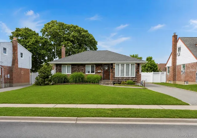 Photo 2 of Sale Pending at 15 Lowell Dr, Oyster Bay, NY 11735 | MLS# 1031380 | Listing updated on 2026-08-13