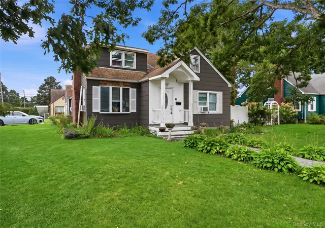 Photo 2 of Single family home for sale at 80 Everett St, Brookhaven, NY 11772 | MLS# 1031394 | Listing updated on 2026-08-04