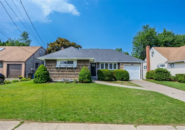 Photo 2 of Sale Pending at 9 Leeds Ln, Babylon, NY 11703 | MLS# 1031402 | Listing updated on 2026-08-22