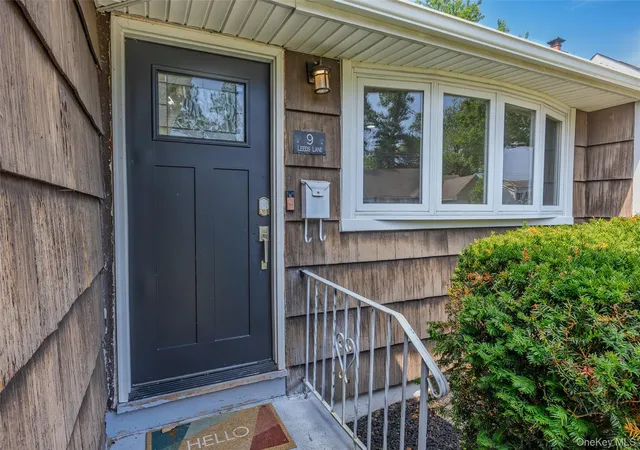 Photo 4 of Sale Pending at 9 Leeds Ln, Babylon, NY 11703 | MLS# 1031402 | Listing updated on 2026-08-22