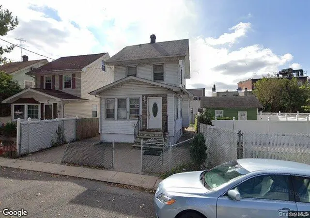 Photo 1 of Single family home for sale at 3 Taylor Ct, New York, NY 10310 | MLS# 1031409 | Listing updated on 2026-10-17