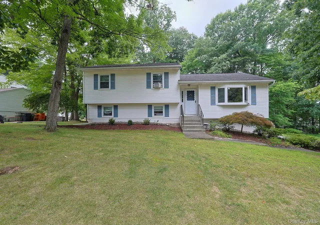 2nd image of 26 Rockwood Dr, Newburgh (town), NY 12550 | MLS# 1031414