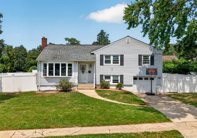 Photo 2 of Sale Pending at 201 Willis Ct, Hempstead, NY 11793 | MLS# 1031420 | Listing updated on 2026-08-31
