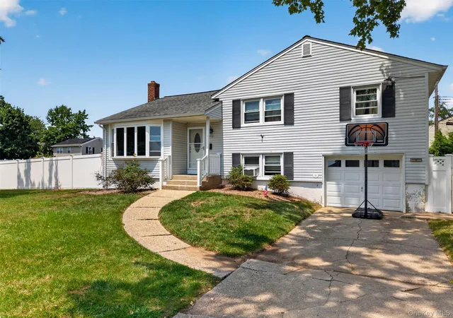 Photo 3 of Sale Pending at 201 Willis Ct, Hempstead, NY 11793 | MLS# 1031420 | Listing updated on 2026-08-31