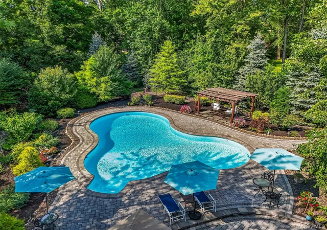 Photo 3 of Single family home for sale at 44 Greenwich Ave, Woodbury, NY 10917 | MLS# 1031426 | Listing updated on 2026-08-21