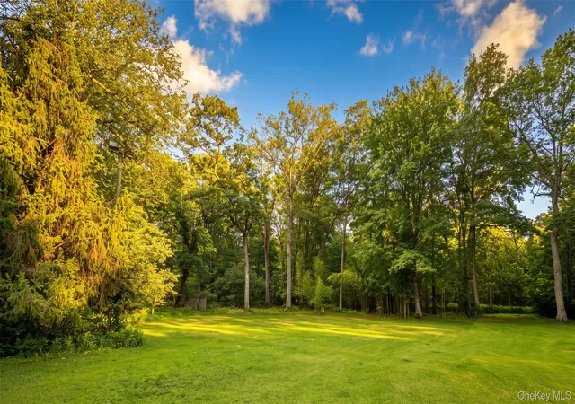 Photo 4 of Single family home for sale at 10 Eagle Dr, Brookhaven, NY 11961 | MLS# 1031432 | Listing updated on 2026-10-05