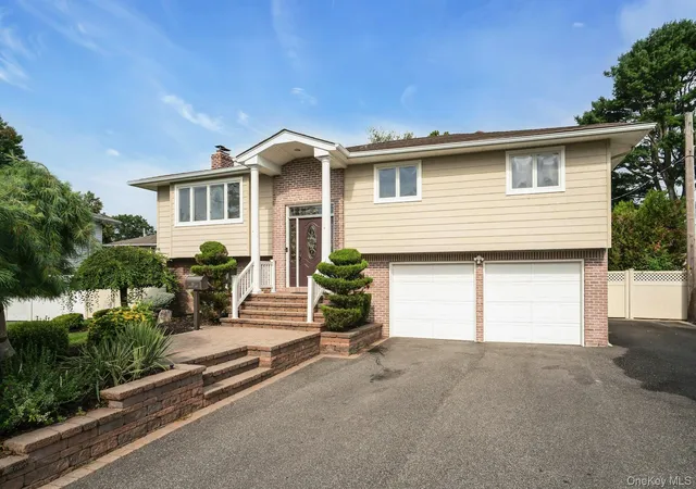 1st image of 66 Harvest Ln, Smithtown, NY 11725 | MLS# 1031448