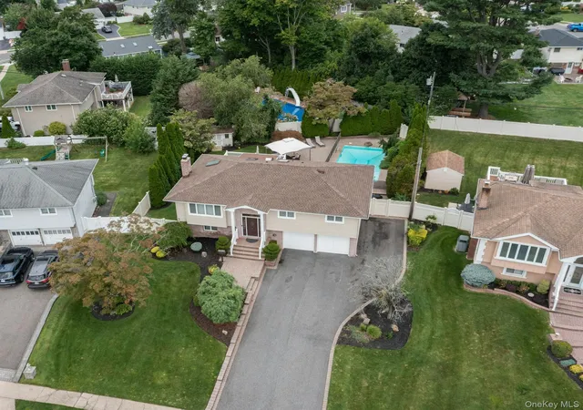 2nd image of 66 Harvest Ln, Smithtown, NY 11725 | MLS# 1031448