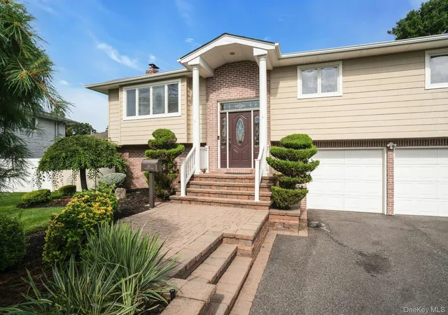 4th image of 66 Harvest Ln, Smithtown, NY 11725 | MLS# 1031448