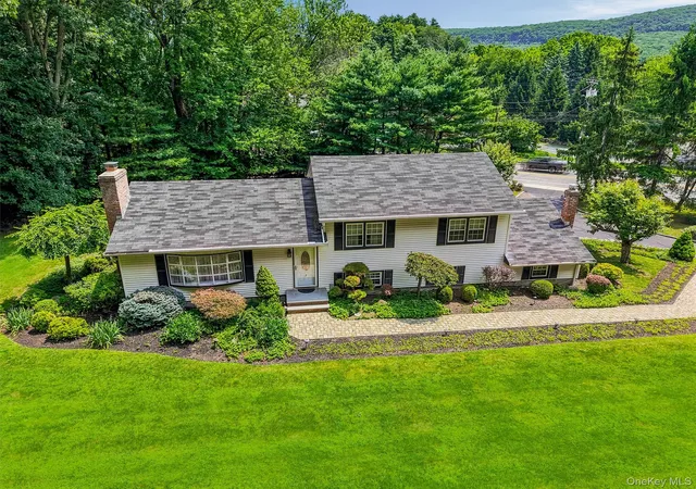 Photo 3 of Sale Pending at 2 Buena Vista Ter, Woodbury, NY 10917 | MLS# 1031470 | Listing updated on 2026-09-03