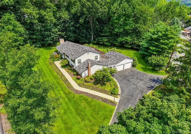 Photo 3 of Sale Pending at 2 Buena Vista Ter, Woodbury, NY 10917 | MLS# 1031470 | Listing updated on 2026-09-03