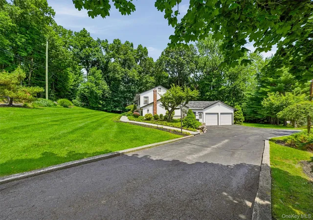 Photo 4 of Sale Pending at 2 Buena Vista Ter, Woodbury, NY 10917 | MLS# 1031470 | Listing updated on 2026-09-03