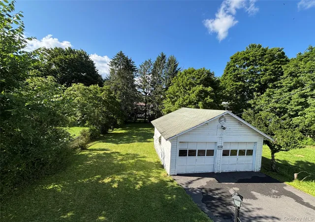 Photo 3 of Single family home for sale at 39 California Ave, Middletown, NY 10940 | MLS# 1031475 | Listing updated on 2026-08-20