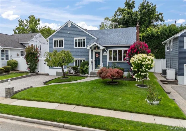 Photo 2 of Sale Pending at 790 Wenwood Dr, Hempstead, NY 11554 | MLS# 1031476 | Listing updated on 2026-08-21
