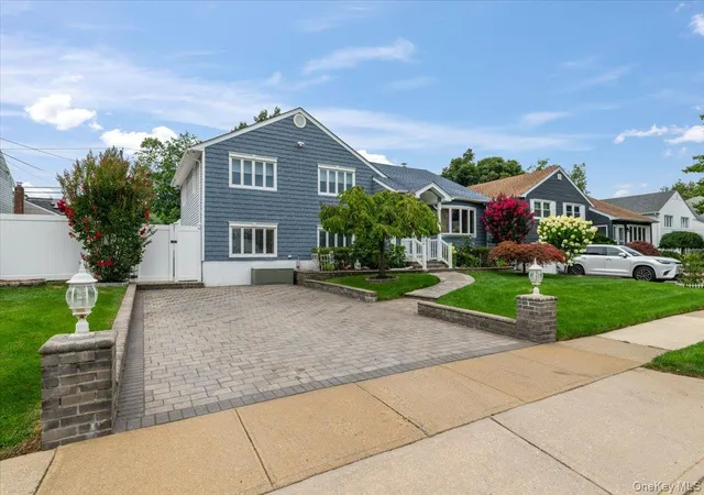 Photo 3 of Sale Pending at 790 Wenwood Dr, Hempstead, NY 11554 | MLS# 1031476 | Listing updated on 2026-08-21