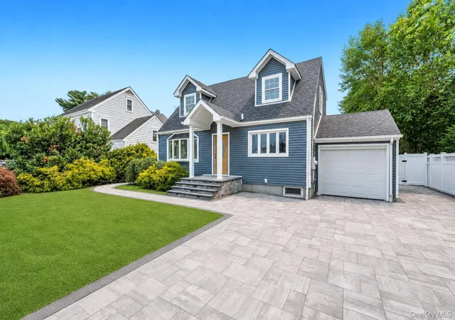 Photo 1 of Sale Pending at 4 Hicks Cir, Oyster Bay, NY 11801 | MLS# 1031481 | Listing updated on 2026-08-26