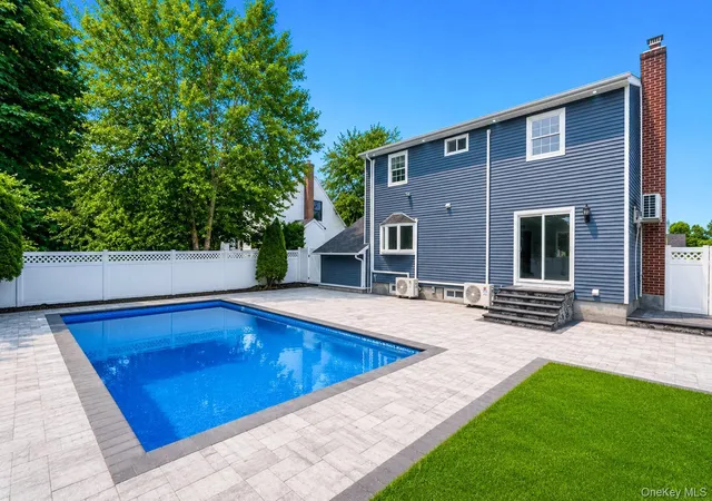 Photo 2 of Sale Pending at 4 Hicks Cir, Oyster Bay, NY 11801 | MLS# 1031481 | Listing updated on 2026-08-26