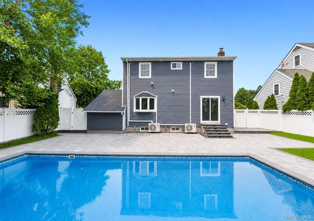 Photo 3 of Sale Pending at 4 Hicks Cir, Oyster Bay, NY 11801 | MLS# 1031481 | Listing updated on 2026-08-26