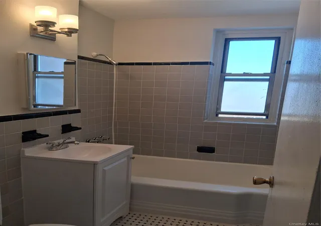 10th image of 2235 Cruger Ave #5F, New York, NY 10467 | MLS# 1031494