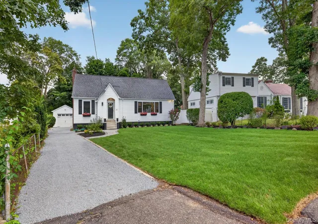 Photo 3 of Sale Pending at 32 Horton Dr, Huntington, NY 11746 | MLS# 1031497 | Listing updated on 2026-10-02