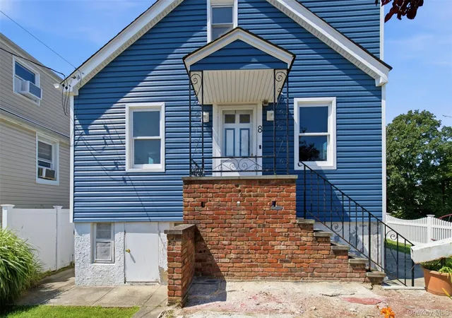 Photo 4 of Single family home for sale at 8 5th Street, Oyster Bay, NY 11709 | MLS# 1031519 | Listing updated on 2026-09-19