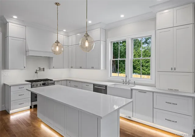 Photo 3 of Sale Pending at 24 Lorraine Ct, Huntington, NY 11768 | MLS# 1031531 | Listing updated on 2026-08-08