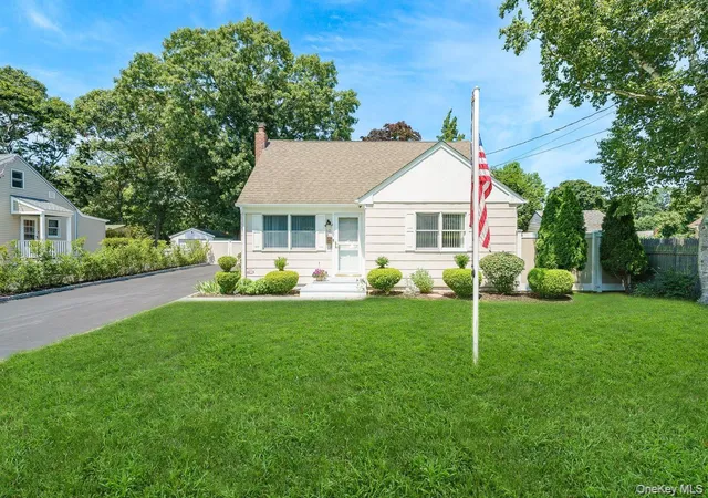 Photo 1 of Sale Pending at 60 Hubbard Ave, Riverhead, NY 11901 | MLS# 1031536 | Listing updated on 2026-10-09