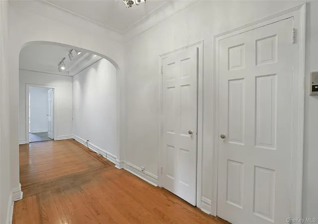 Photo 4 of Sale Pending at 3 Park Ln #1B, Mount Vernon, NY 10552 | MLS# 1031543 | Listing updated on 2026-09-26