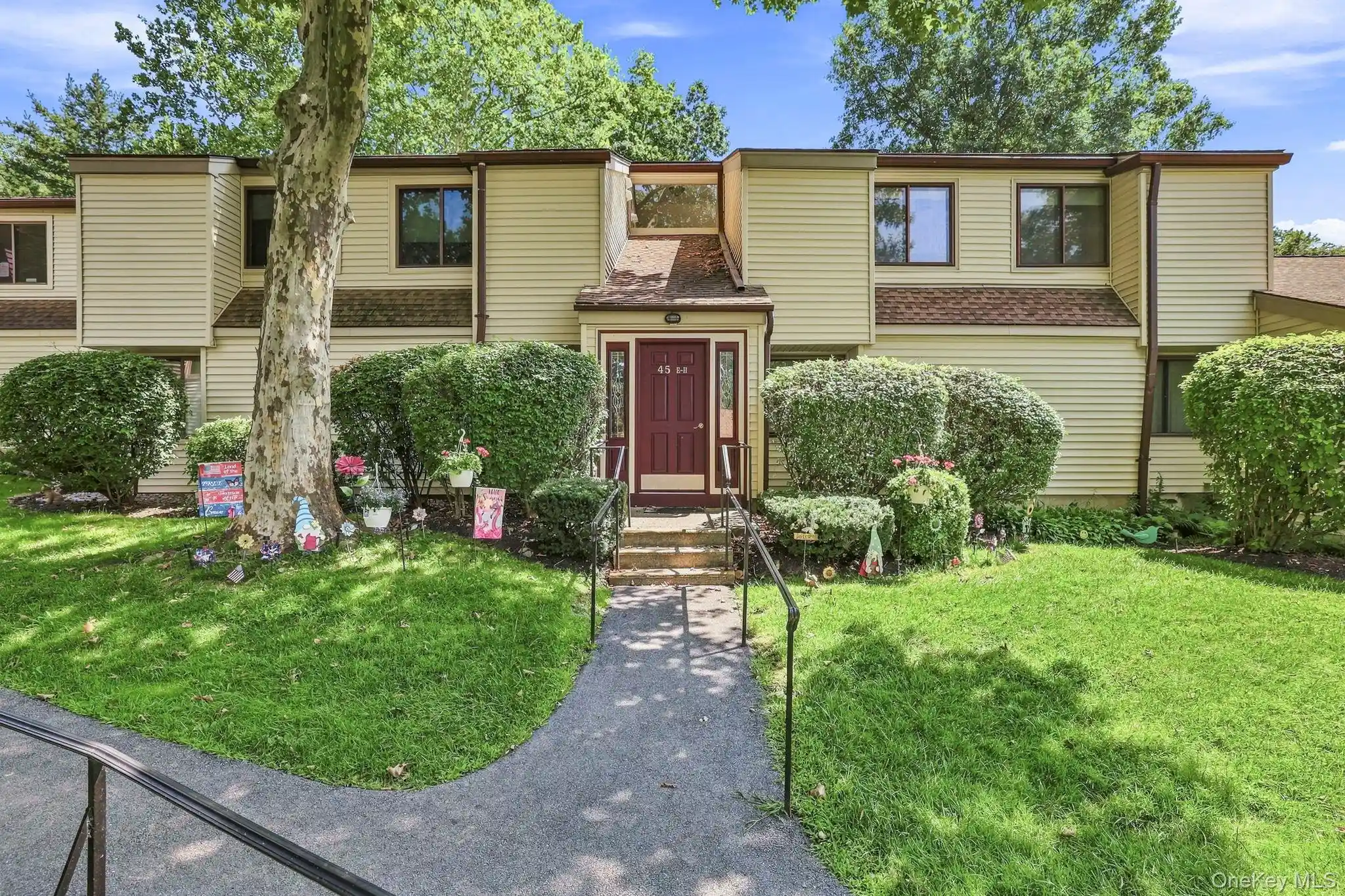 Listing Photo 1 - Condo for sale in 45 Jefferson Oval located at 45 Jefferson Oval, Yorktown, NY 10598 - Unit 45 Jefferson Oval