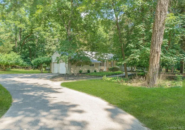 2nd image of 16 Landing Meadow Rd, Smithtown, NY 11787 | MLS# 1031558