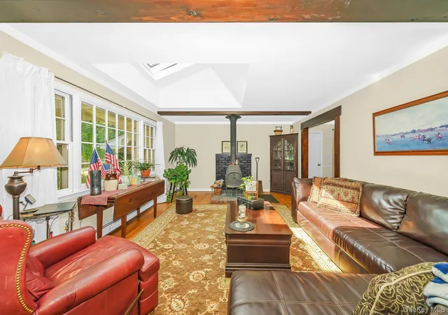 Photo 4 of Sale Pending at 16 Landing Meadow Rd, Smithtown, NY 11787 | MLS# 1031558 | Listing updated on 2026-09-12